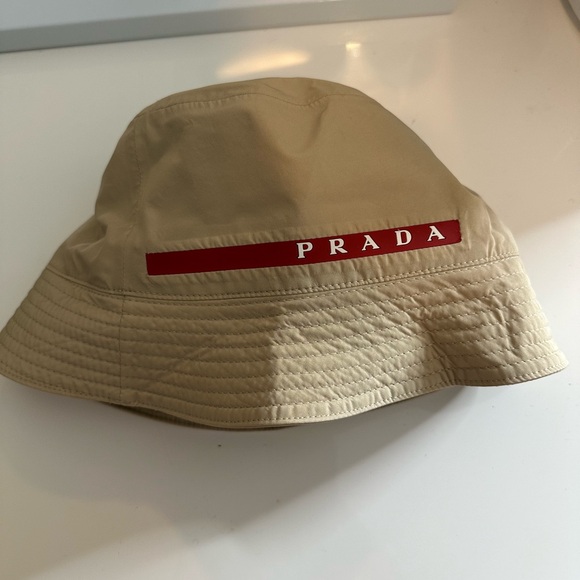 Prada bucket hat - Picture 1 of 3